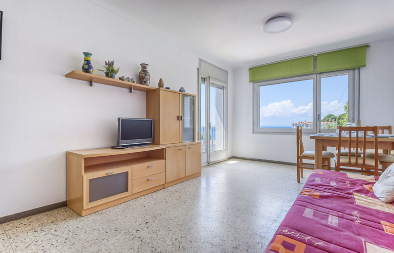 Living room 2, Apartment With Scenic View, Girona