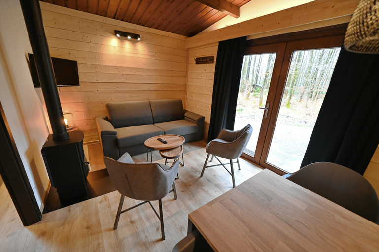 Dining 3, Chalet in Belgium Near Scenic Hiking Trails, Namur