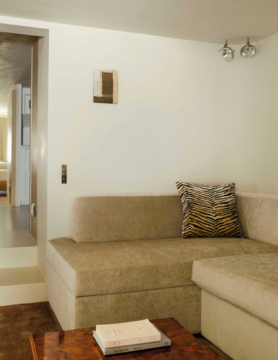 Living area 4, Place Vendome - A Stylish and Elegant Apartment, Paris