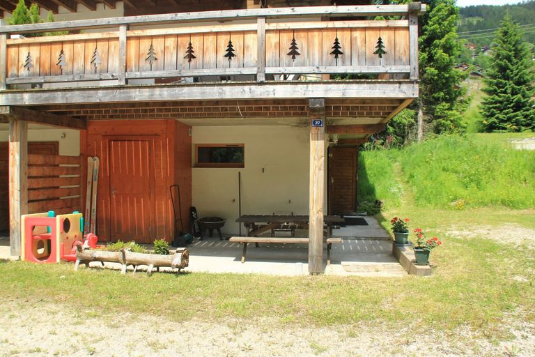 Outdoor dining 5, Petit Ours Blanc Orsp Nature & Quiet 4 Pers, Haute-Savoie