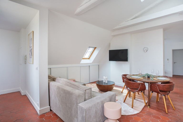 Interior 3, Superb Flat Ave Montaigne With Eiffel Tower View, Paris
