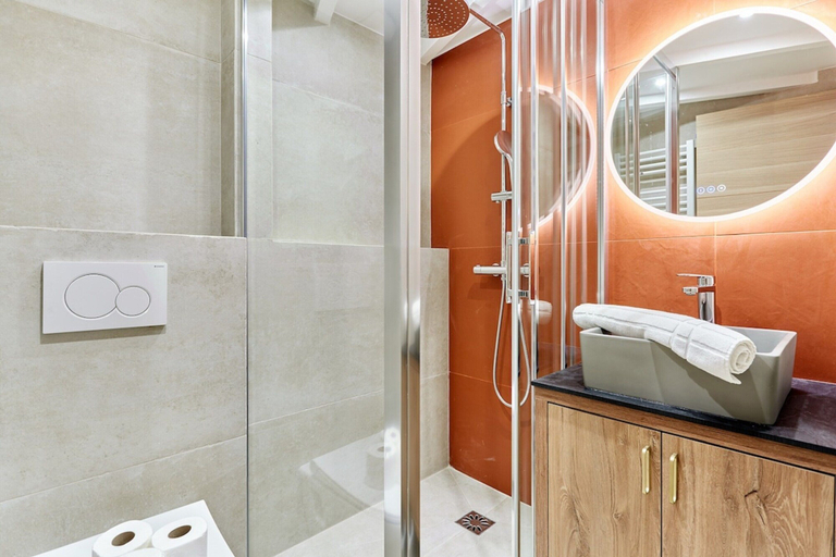 Bathroom 5, Superb Apartment Center of Paris Montmartre, Paris
