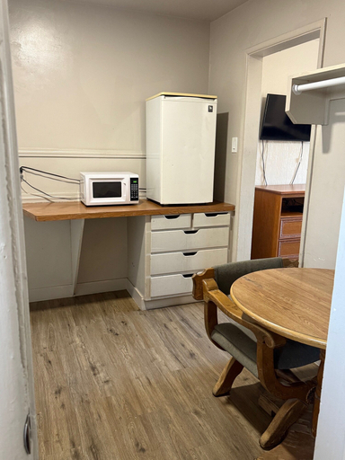 Others 5, Apple Valley Motel, San Bernardino