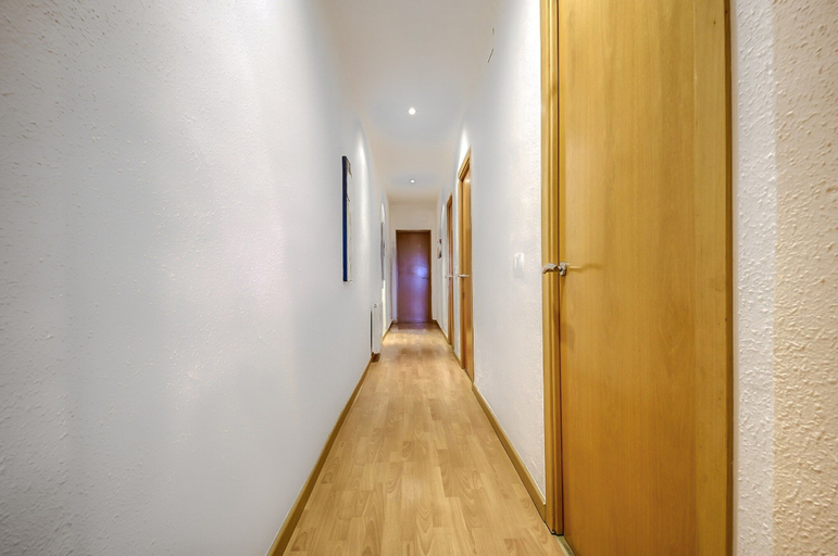 Interior 5, Beachfront Apartment with Terrace Views, Girona