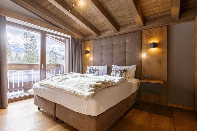 Room 3, Beautiful Chalet With Swimming Pool, Reutte
