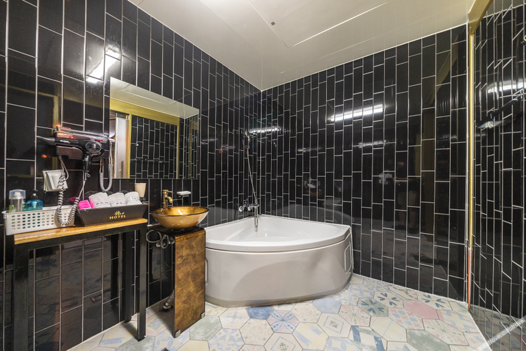 Bathroom 3, Nonhyeon Hyu, Gangnam