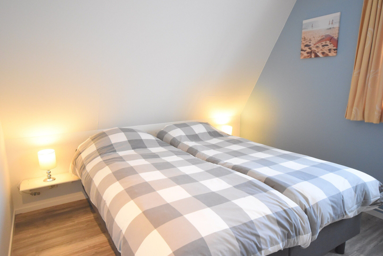 Room 2, Holiday Home in North Holland Near Beach, Zijpe