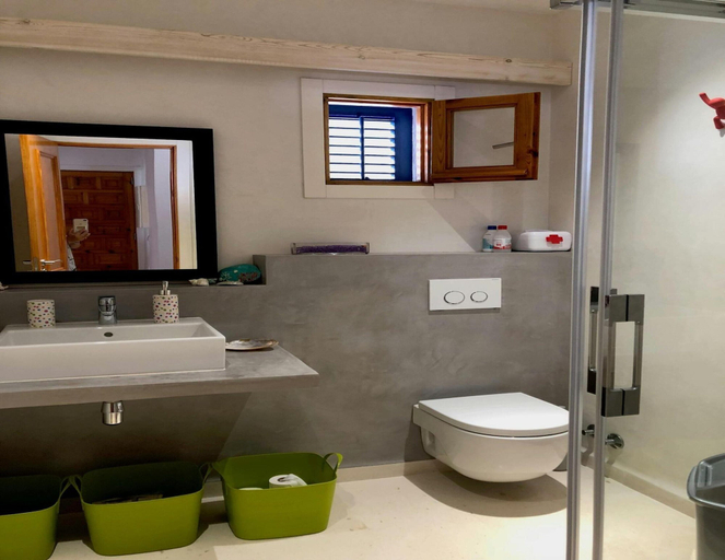 Bathroom 3, Hillside Villa Near Beaches, Baleares