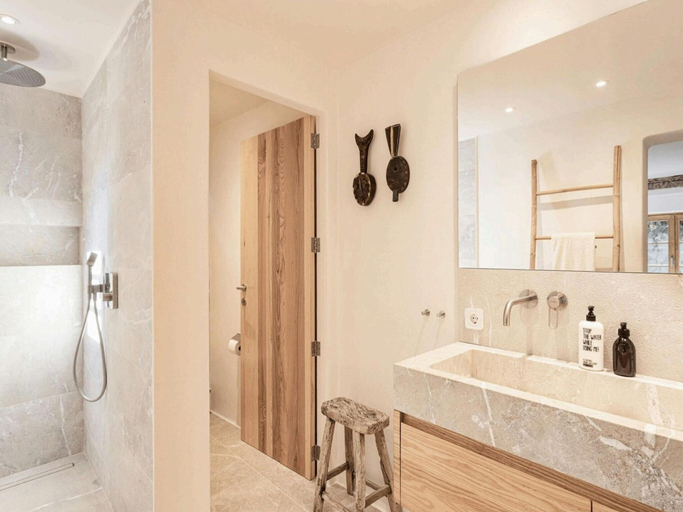 Bathroom 2, Holiday Home in Charming Decor, Baleares