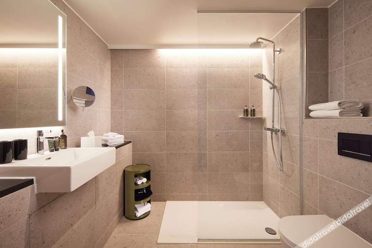 Bathroom 5, Adina Apartment Hotel Stuttgart, Stuttgart