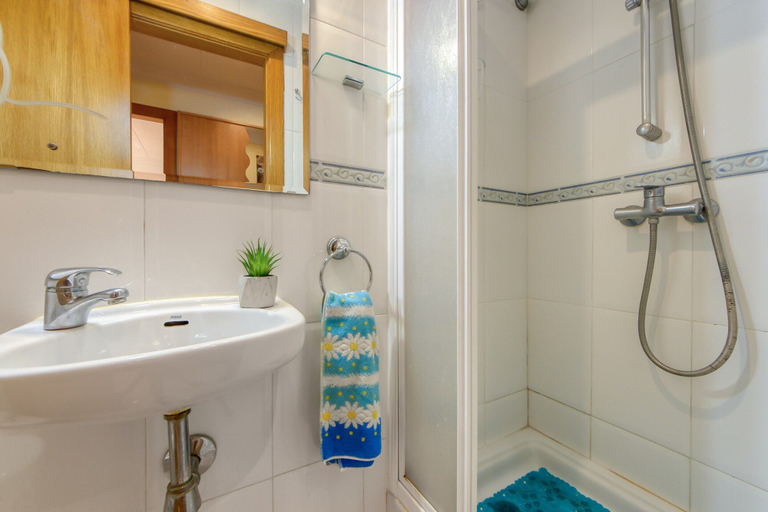 Bathroom 3, Apartment in Roses Near Platja de Roses, Girona
