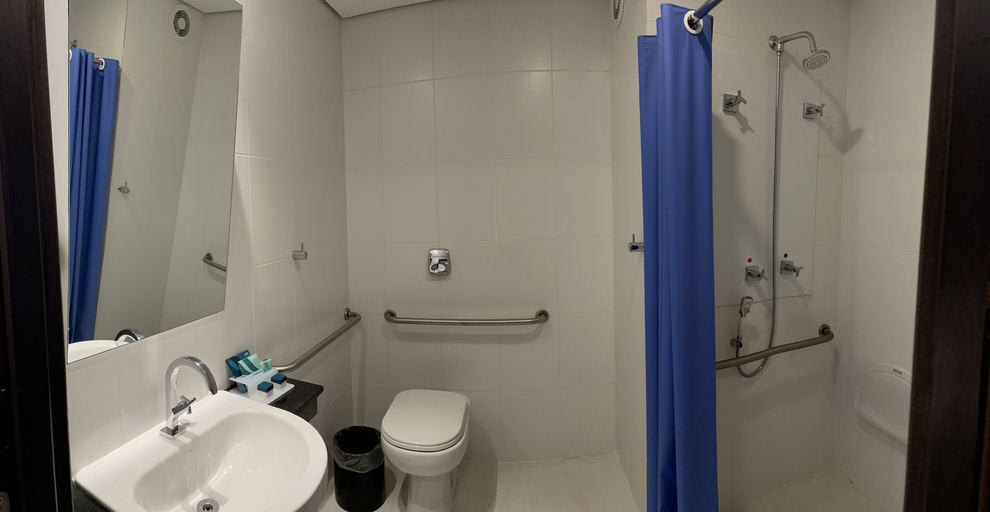 Bathroom 4, Ramada by Wyndham Manaus Torres Center, Maués