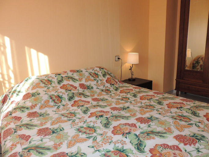 Room 5, Cozy Apartment With Furniture, Girona