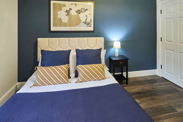 Room 4, Host Stay Apartment 1 Upton House, Northamptonshire
