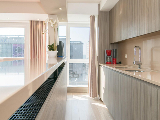 Private kitchen, Dunes View Apartment in Ostend, West-Vlaanderen