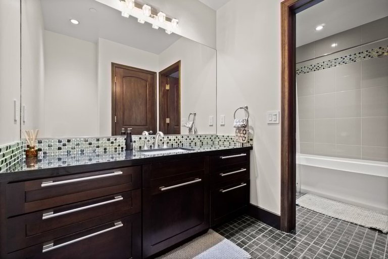 Room 3, Dana Point Luxe Str14-007, Orange