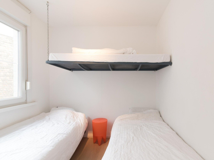 Room 2, Apartment in Ostend Near Beach, West-Vlaanderen