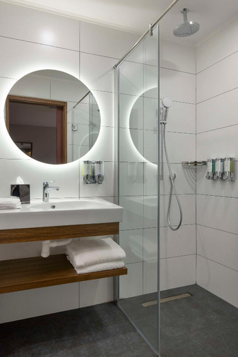 Bathroom 12