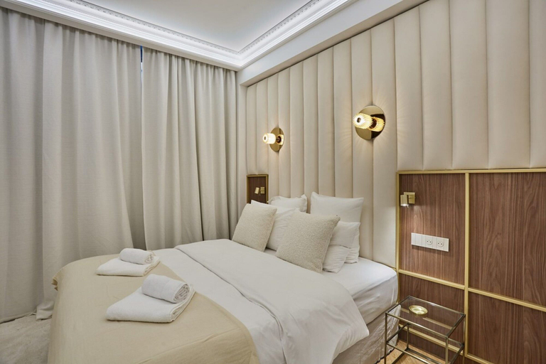 Room 5, Elegant Flat Matignon Avenue Faubourg St Honore, Paris