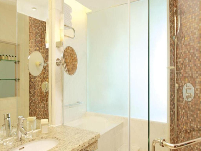 Bathroom 10