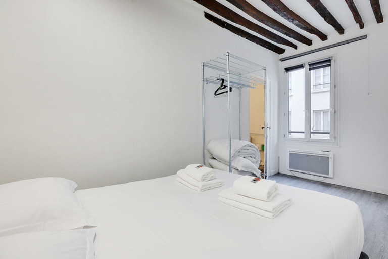 Bedroom 3, Charming Apartment-1br - 4P- Canal Saint-martin, Paris