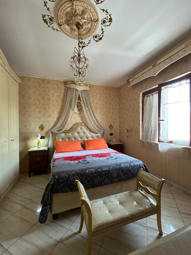 Bedroom 2, MAISON LUCKY- bed and breakfast, Napoli