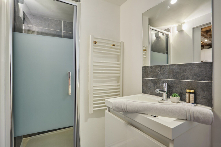 Bathroom 4, Charming Apartment Center of Paris, Paris