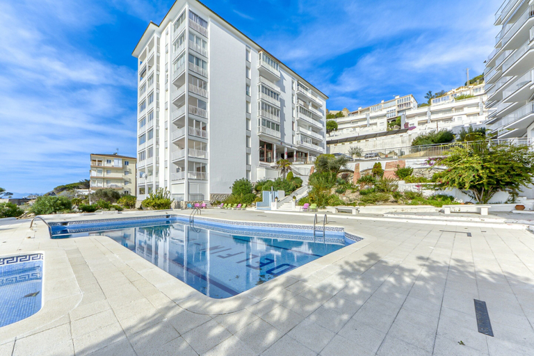 Pool 3, Apartment in Roses With Stunning Beachfront Views, Girona