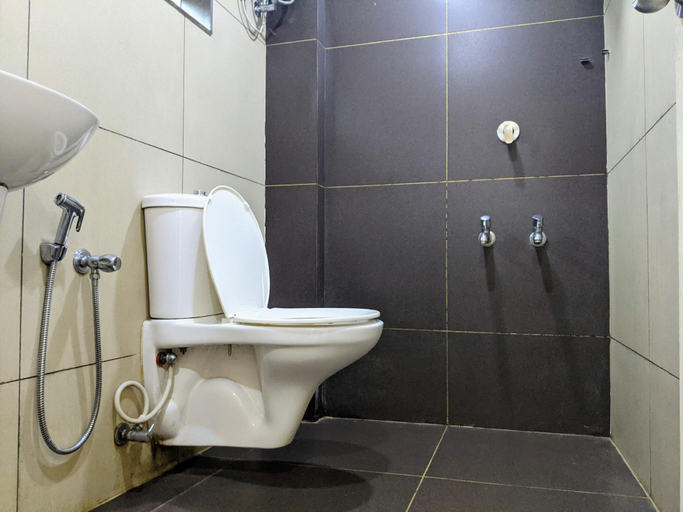 Bathroom 13