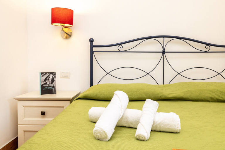Room 5, Apartment With Communal Pool, Foggia