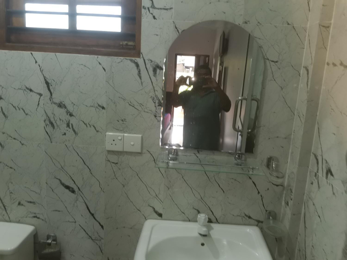 Bathroom 2, Surf reef beach, Trincomalee Town and Gravets