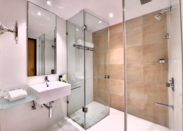 Bathroom 2, Hotel Ampire Suites By R S Group, Delhi