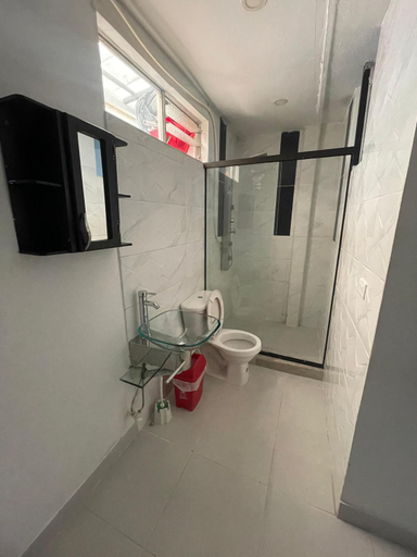 Bathroom 3, El Almendro, Medellín
