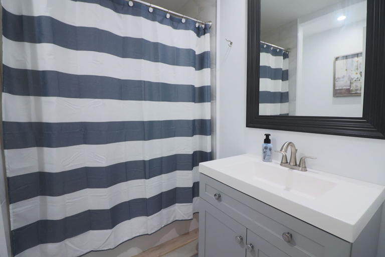 Room 5, One-of-a-kind Home Near Moody Gardens, Gunnison