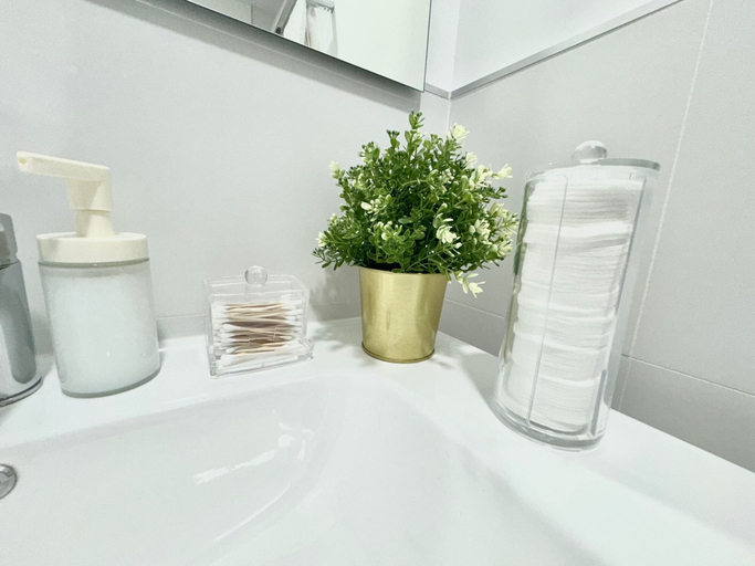 Bathroom 4, Universidad by Oshun Apartments, Madrid