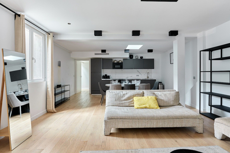 Living area 4, Superb apartment Porte Maillot / Arc de Triomphe, Paris