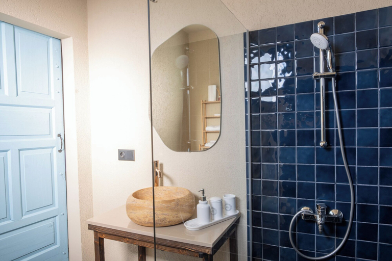 Bathroom 5, Void Urla, Urla