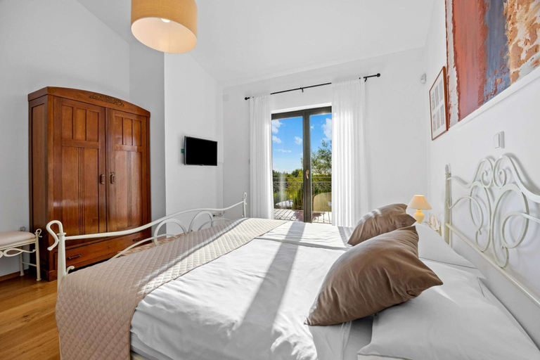 Room 4, Idyllic Istrian Escape With Pool, Tinjan