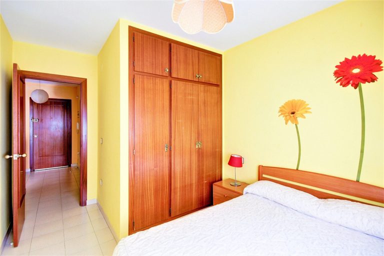 Room 4, Apartment in Roses Near Sandy Beach, Girona