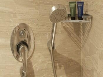 Bathroom 18