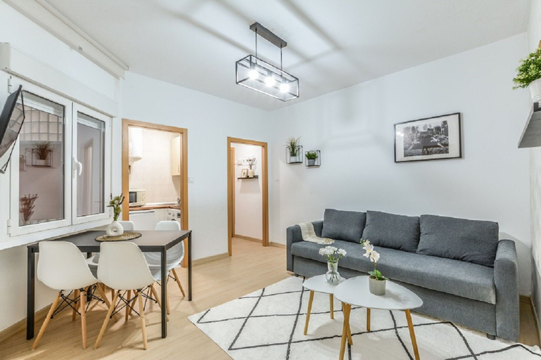 Room 3, C Plaza de Espa a 1B, Madrid