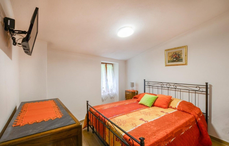 Room 5, Holiday Home Equi Terme Near Karst Caves, Massa Carrara