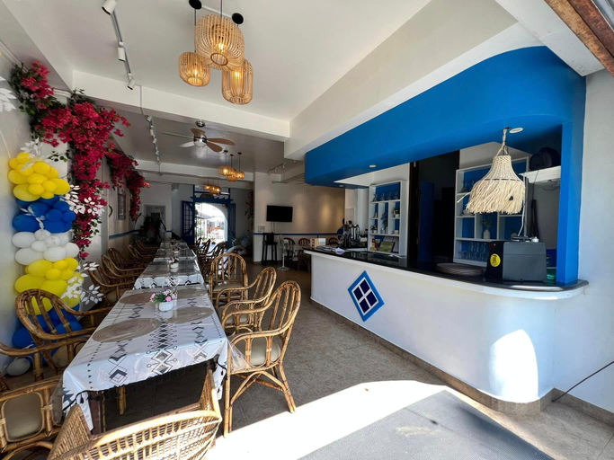 Food & Drinks, Squares Beachfront Apartments, Puerto Galera