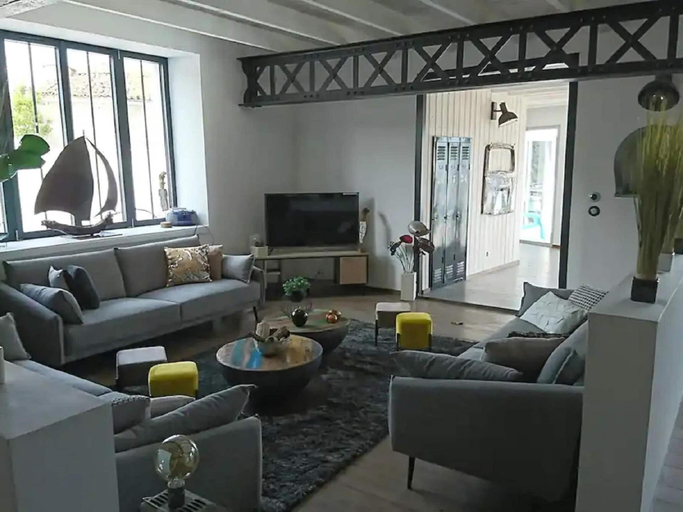 Living room 5, Amazing Villa in Nuaille-d'aunis With Sauna, Charente-Maritime
