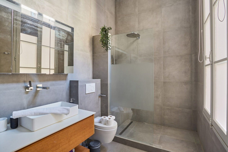 Bathroom, Sublim Apartment Ile Saint Louis Center of Paris, Paris