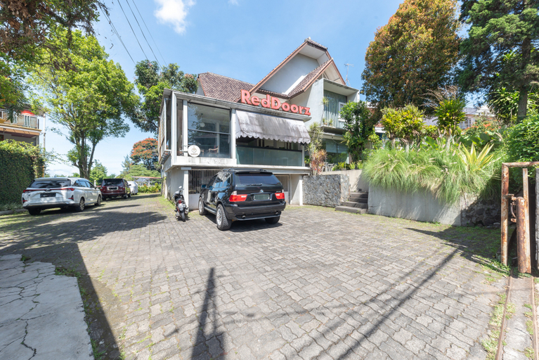 Exterior & Views 2, RedDoorz near Upi Sersan Bajuri Bandung, Bandung