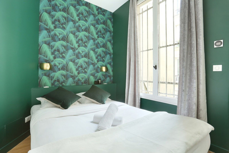 Room 2, Charming Apartment District Beaubourg Le Marais, Paris
