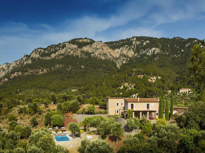 Pool 2, Holiday Home With Spacious Lounge Area, Baleares