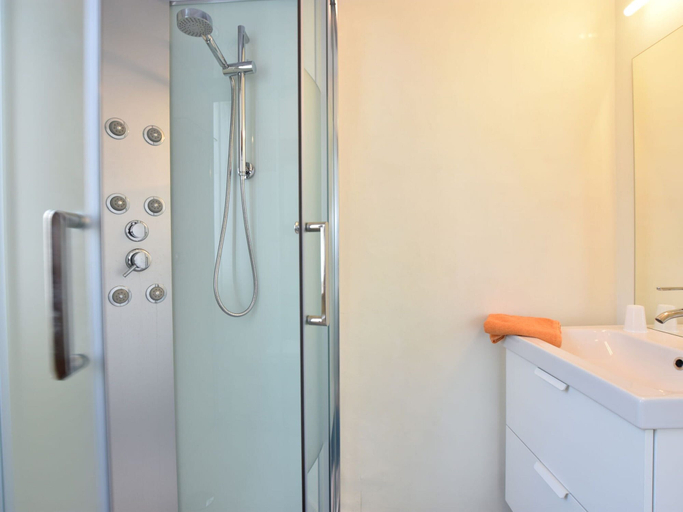 Bathroom 5, Sun & Sand Group Getaway, West-Vlaanderen