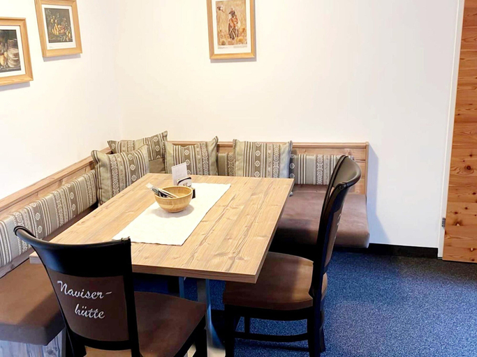 Dining 2, Apartment in Navis Near Berger Alm Ski Resort, Innsbruck Land